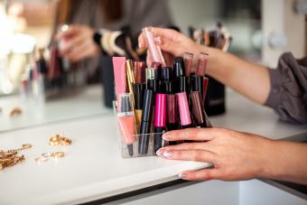 10+ Makeup Organizer Ideas That’ll Bring Order to the Chaos